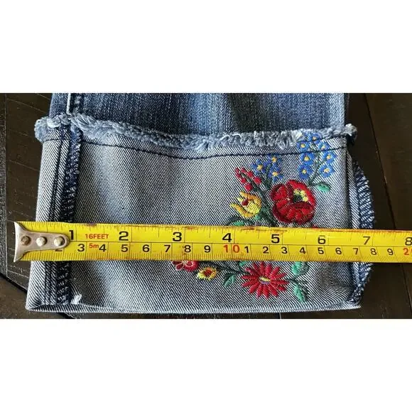 Baccini Women’s Jeans 8P Petite Distressed Embroidered Floral Boho Denim Cuffed - Picture 16 of 16